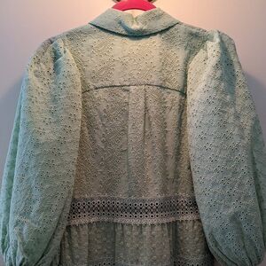 Alice and Olivia size 0 sage color dress